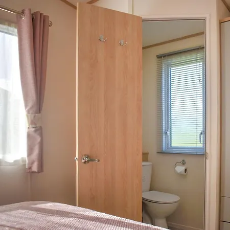 The Endeavour - Uk37771 Holiday home